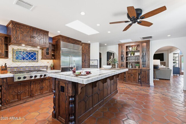 Building Photo - 5828 E Cactus Wren Rd