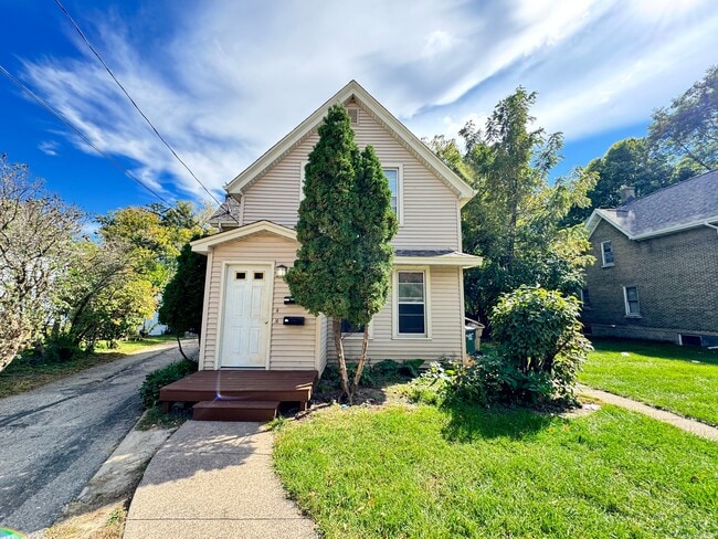 Primary Photo - 2031 Sherman Ave