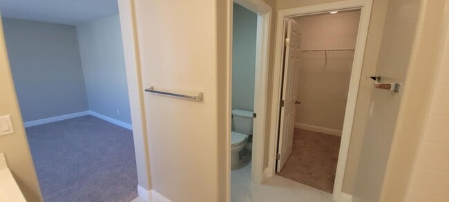 Building Photo - STILLHOUSE rsearching? 3 bedrooms, 2.5 bat...