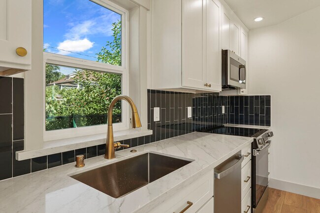 Building Photo - Beautiful 2 bedroom 1 bathroom New Build Close to UC Davis and McGeorge Law School