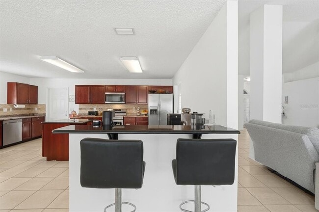 Building Photo - 6 Reybury Ln