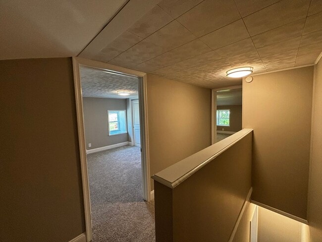 Building Photo - Newly remodeled 3+ bedroom