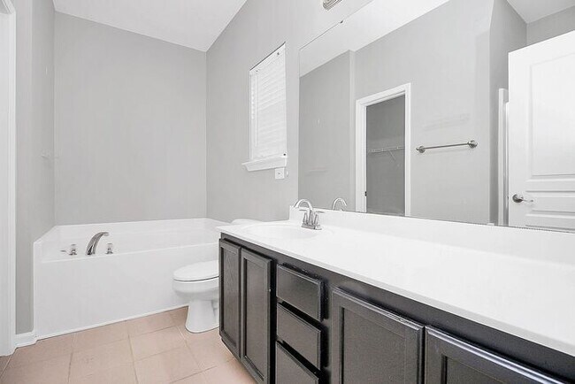 Building Photo - Beautiful 3BD/2BA Ranch in Alexander Chase!