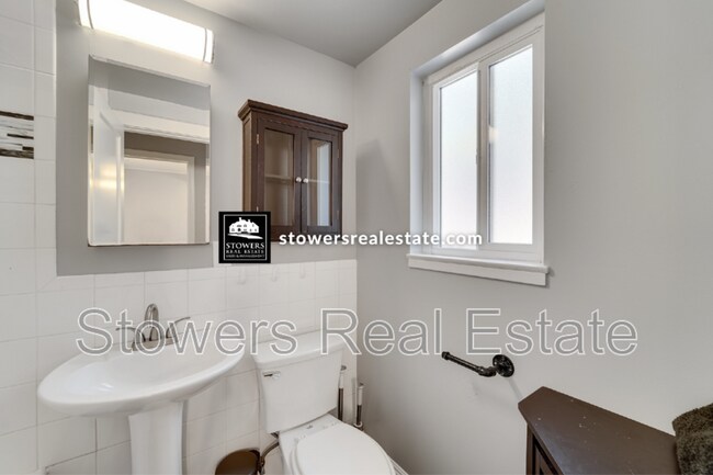 Building Photo - 2073 Overhill Rd
