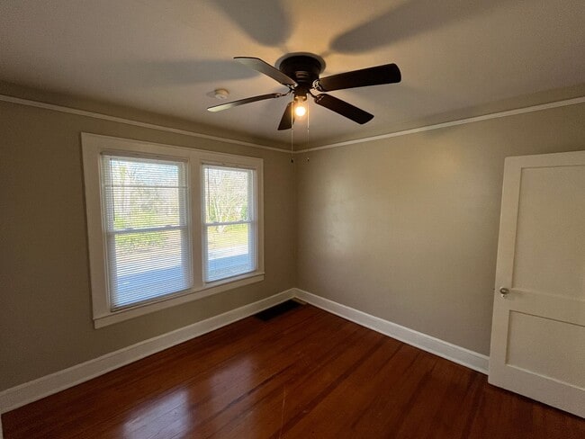 Building Photo - Charming 2-bedroom, 1-bathroom house