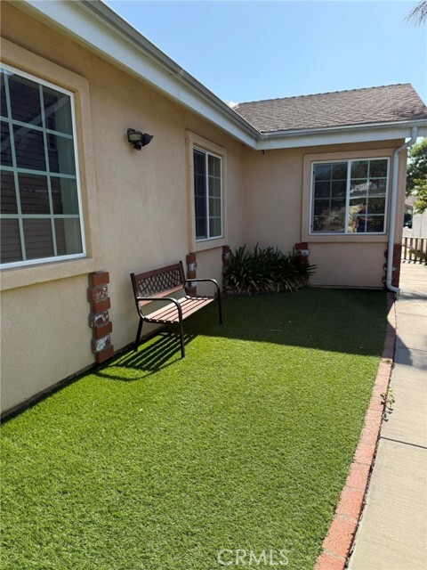 Building Photo - 1039 N Soldano Ave