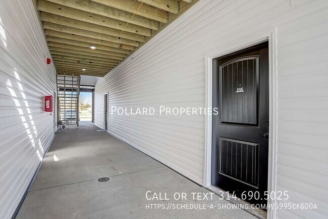 Building Photo - 901 Parkview Dr