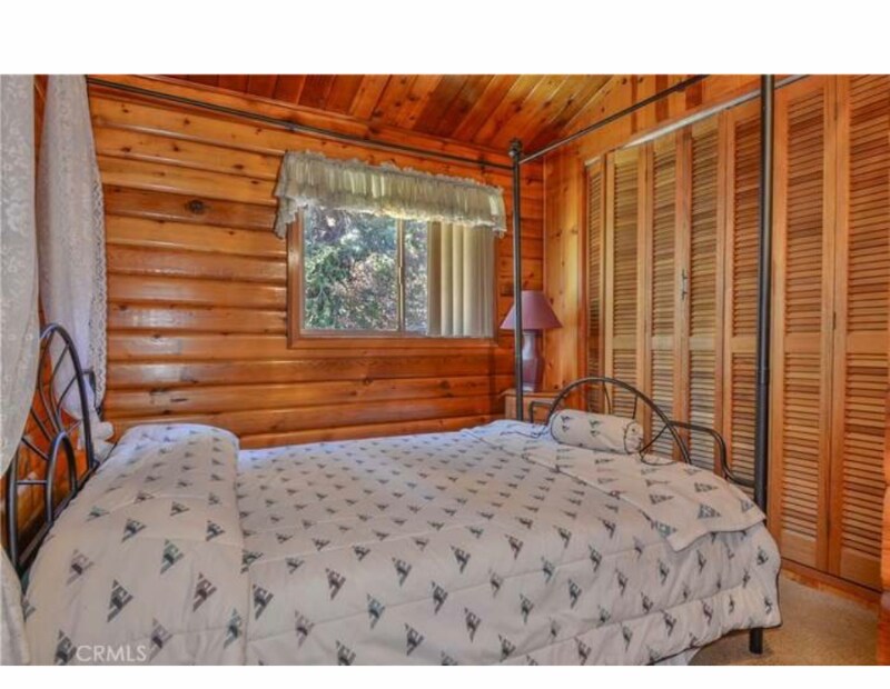 Building Photo - 527 Valley Dr