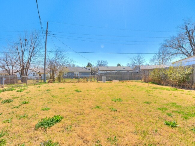 Building Photo - 2 Bedroom, 1 Bath Home in Shawnee!