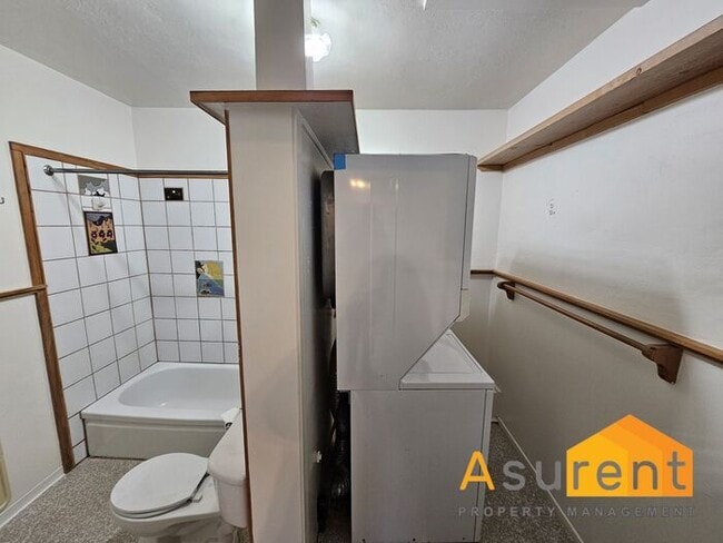 Building Photo - MOVE IN SPECIAL HALF OFF FIRST MONTHS RENT...