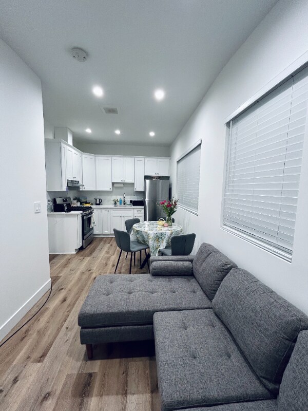 Building Photo - 6219 Cleon Ave