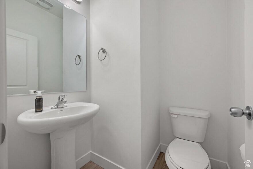 Building Photo - 898 N 1120 E