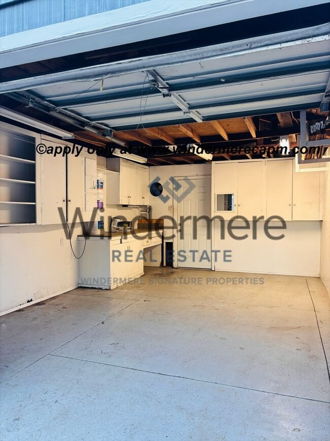 Building Photo - Charming 4 bedroom Home in Tahoe Park w/ EV Charger!!