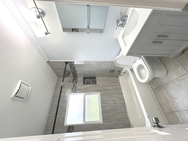 Building Photo - 206 Raupp Blvd