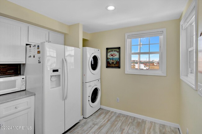 Building Photo - 222 Hiering Ave
