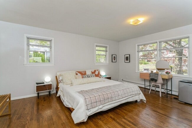 Building Photo - 160 Magnolia Ave