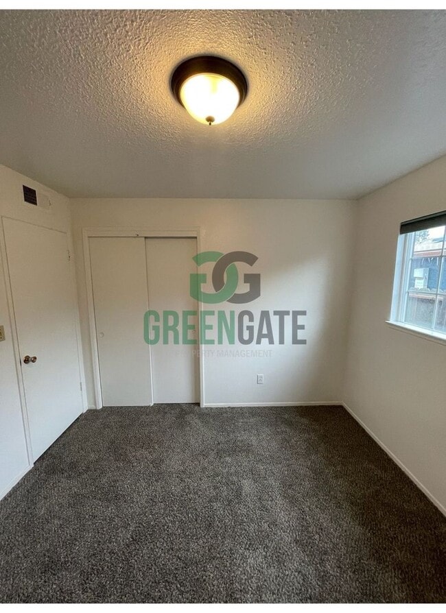 Building Photo - Spacious 4Bedroom 2Bath AVAILABLE NOW in Modesto!!