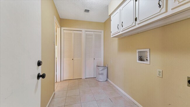 Building Photo - 2574 Marilee Ln