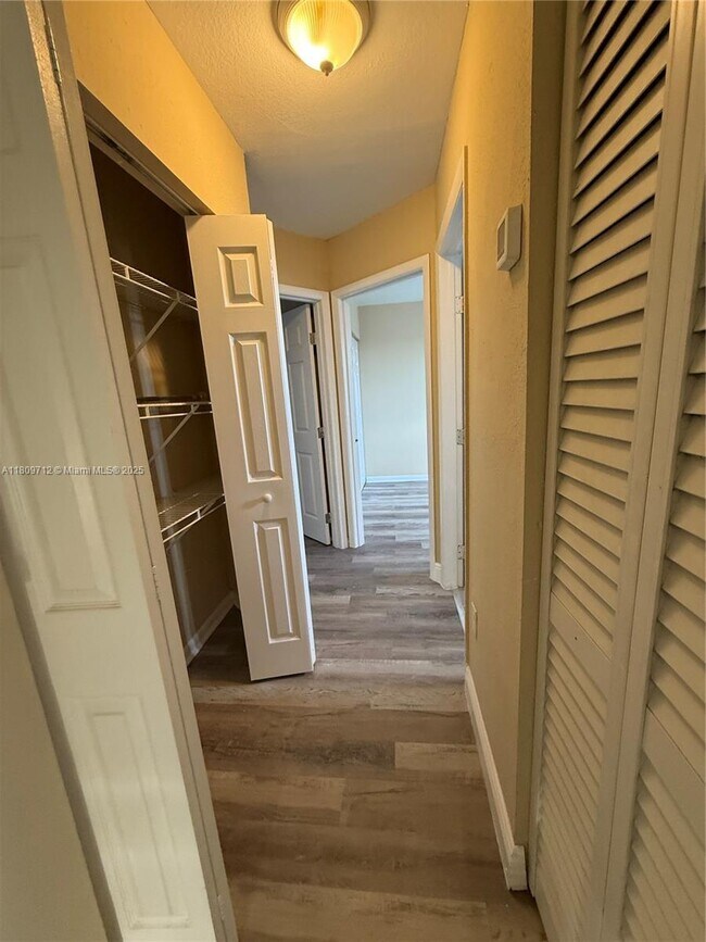 Building Photo - 3208 San Remo Cir