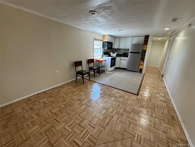 Building Photo - 486 Silver St