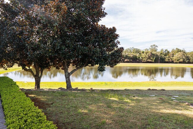 Building Photo - 526 Camellia Ct