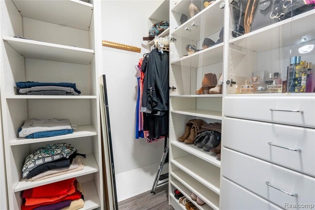 Building Photo - 1476 Oakbrook E Dr