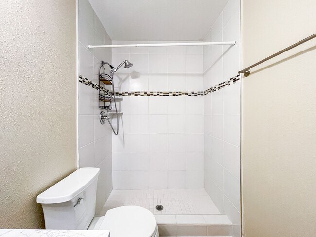 Building Photo - ***Beautiful 2 Bed, 2 Bath Condo in the Heart of Pensacola!***