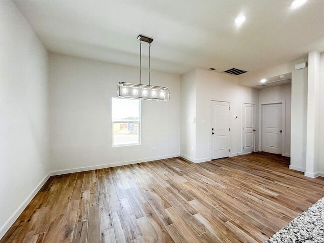 Building Photo - 5008 Rotonda Ln