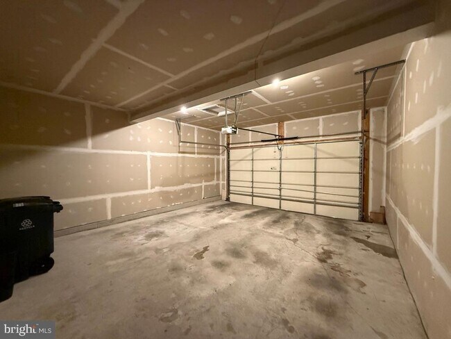 Building Photo - 4415 Medallion Dr