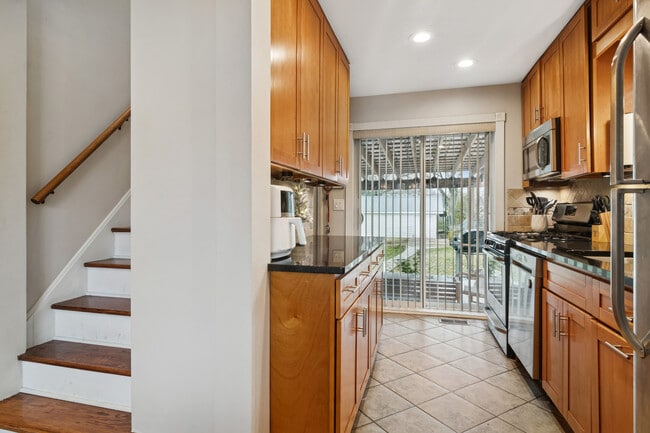 Building Photo - 102 S Ashland Ave