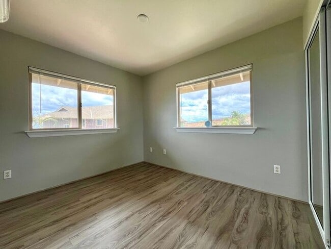Building Photo - Makakilo: 3 Bdrm 2.5 Bath Townhouse w/ 2 C...