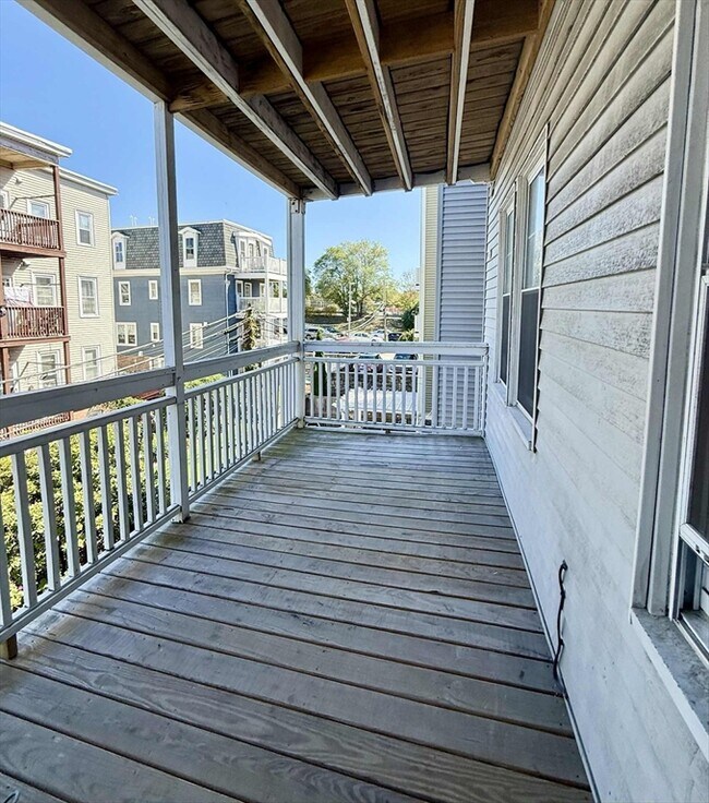 Building Photo - 19 Howell St