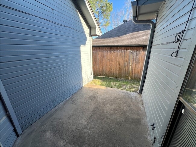 Building Photo - 1509 N Grant Dr