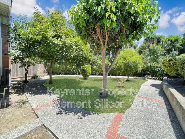 Building Photo - 1806 Blackmore Ct