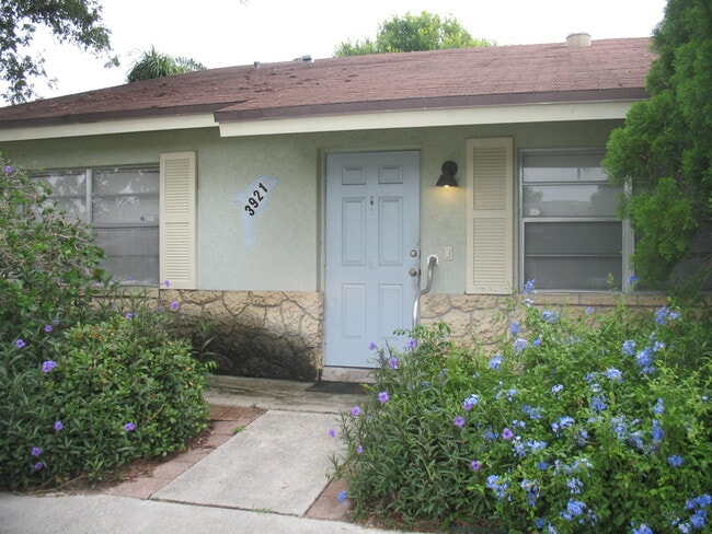 Building Photo - 3921 Wilshire St
