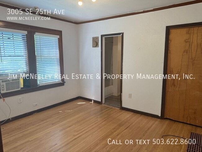 Building Photo - 3005 SE 25th Ave