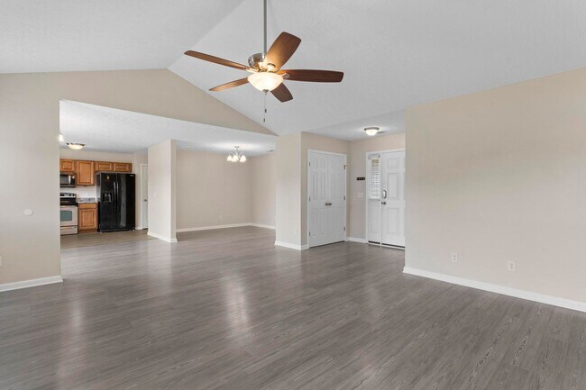 Building Photo - 401 Tree Ct