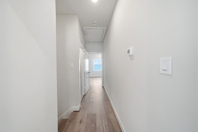 Building Photo - 3073 Hicks St