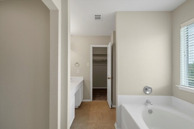 Building Photo - 4402 Emerald Leaf Dr