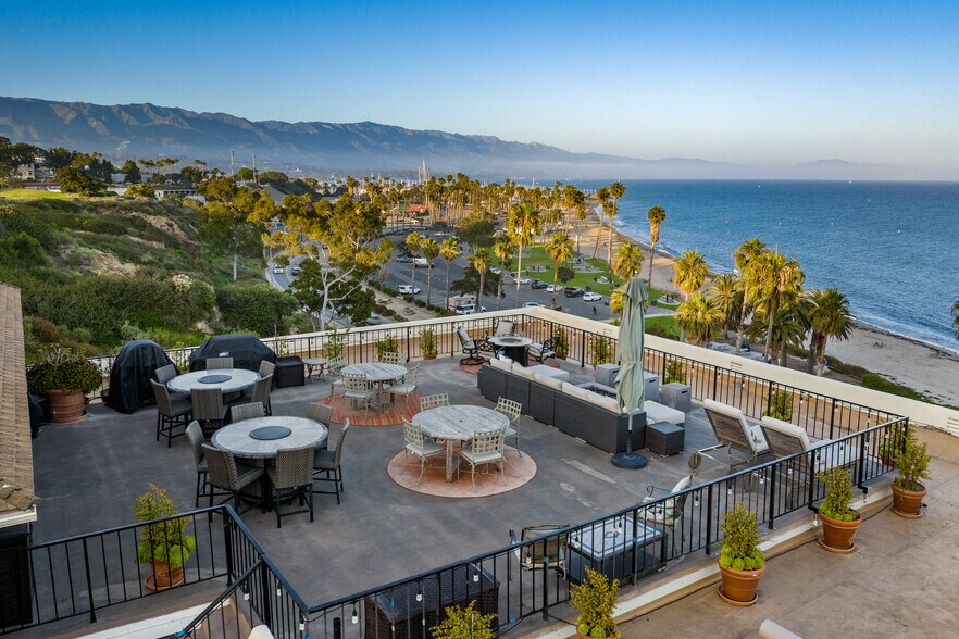 Rooftop Terrace Daytime - Seacliff Apartments