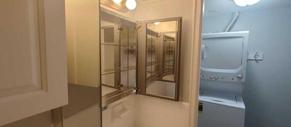 Building Photo - 606 19th ST NE APT1