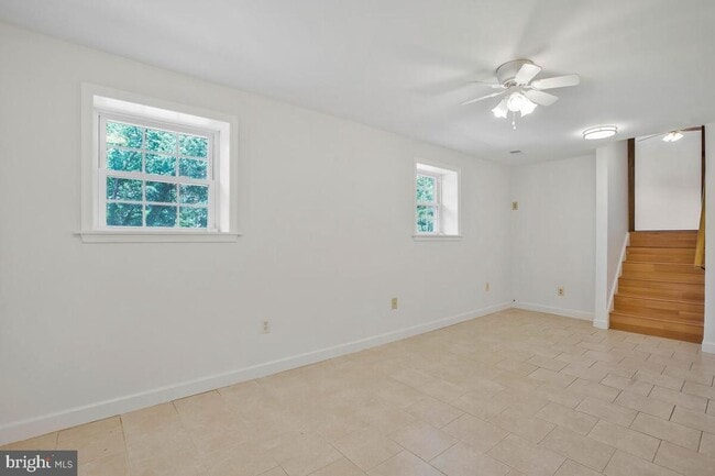 Building Photo - 6327 Joslyn Pl