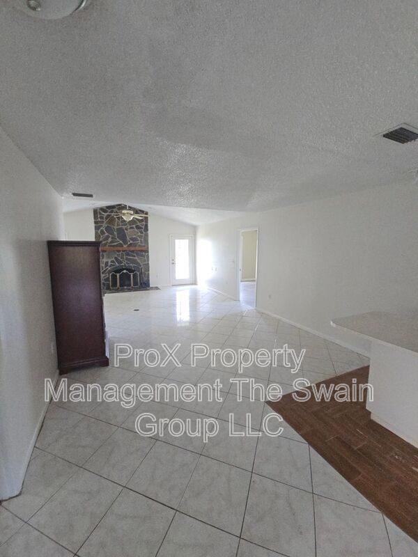 Building Photo - 1398 Lucerne Loop Rd NE