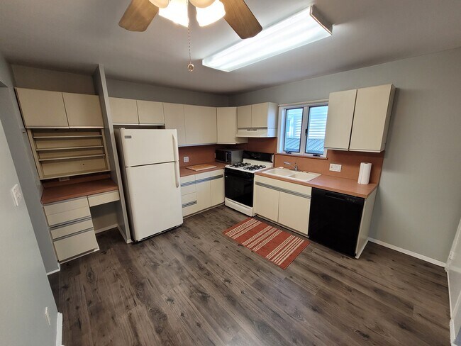 Kitchen - 2992 Grand Blvd