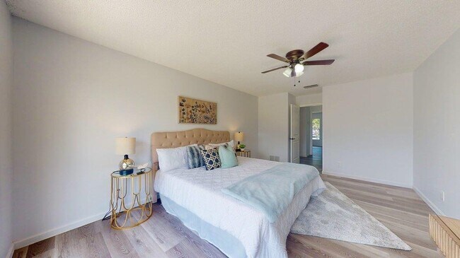 Building Photo - 10 Coral Reef Ct S