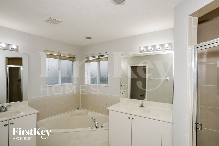 Building Photo - 10223 SW 227th Ln