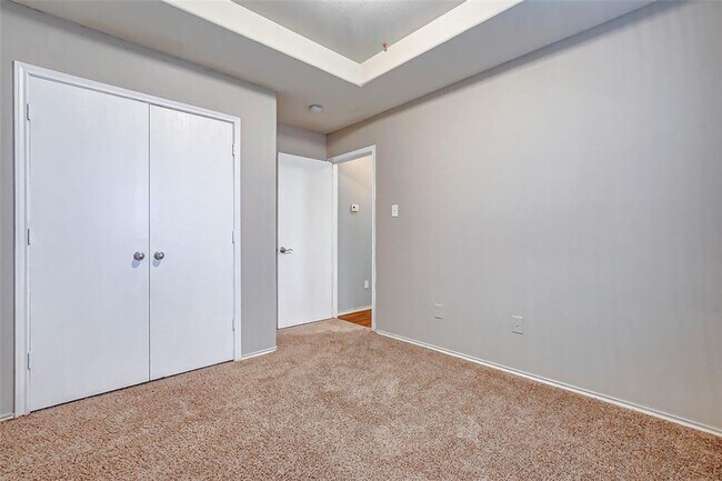 Building Photo - Welcome to this charming one-story home, ready for immediate occupancy!