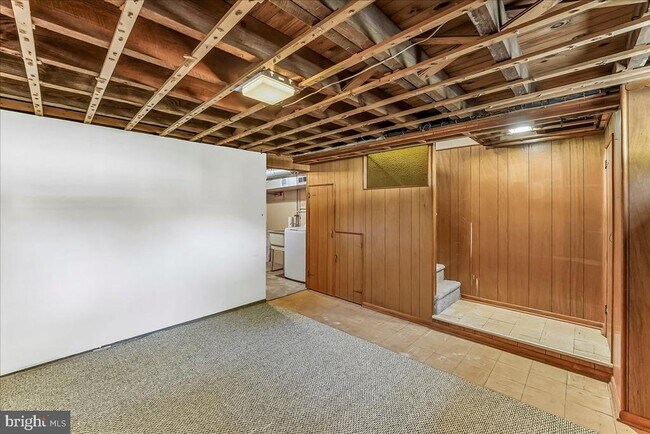 Building Photo - 324 W Rively Ave