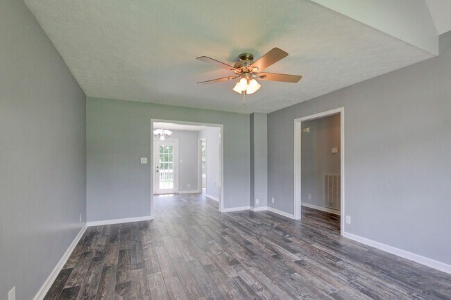 Building Photo - 180 Kings Deer Dr