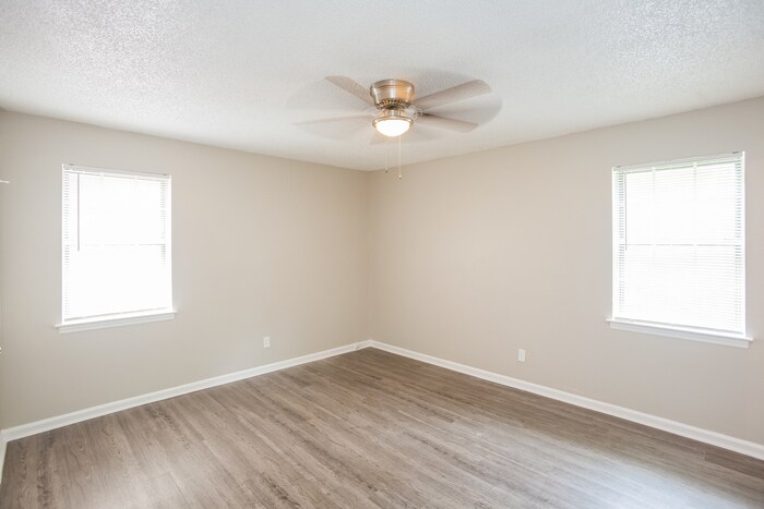 Building Photo - 12710 Pleasant View Dr